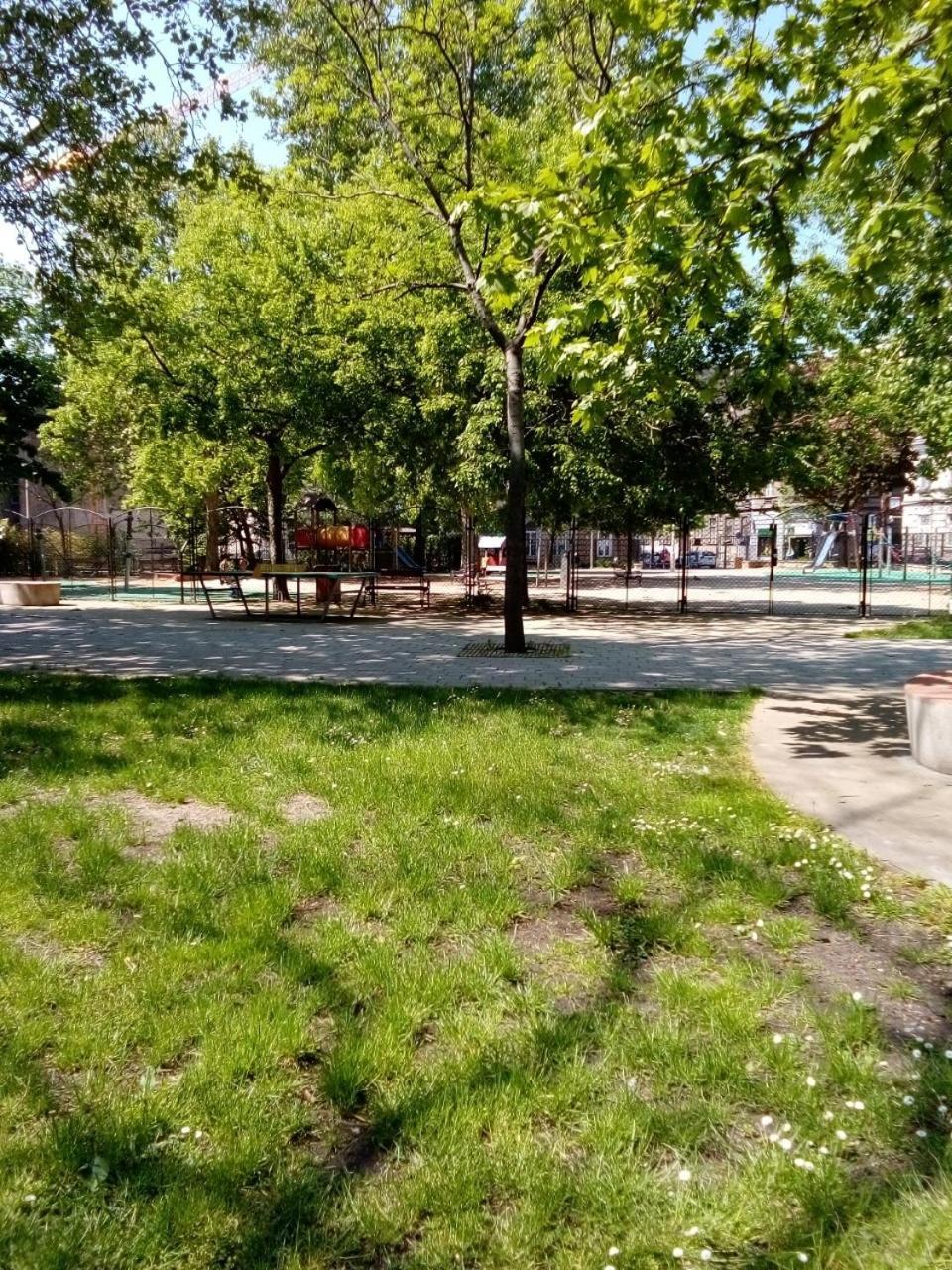 Sunny Facing The Park Apartman Budapest